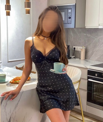 Соблазнительная брюнетка приглашает в гости на интимное свидание. Я знаю, как доставить удовольствие и принести радость. Воплотим ваши фантазии в жизнь вместе? 7760, 24 года